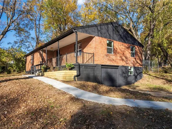 2917 S Englewood Ter, Independence, MO 64052