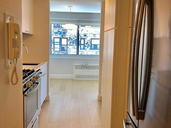 3rd image of 160 W 97th St APT 10I