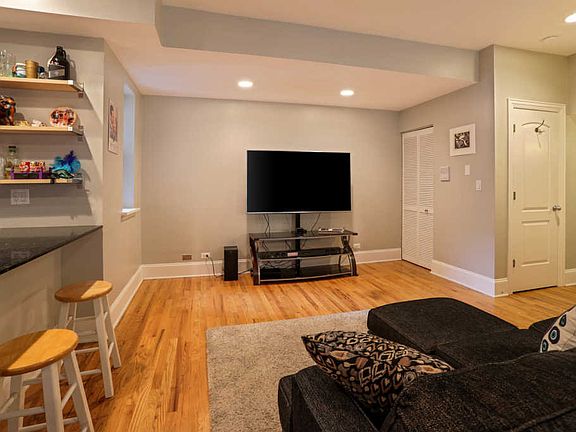 4th image of 5410 N Kenmore Ave APT 1