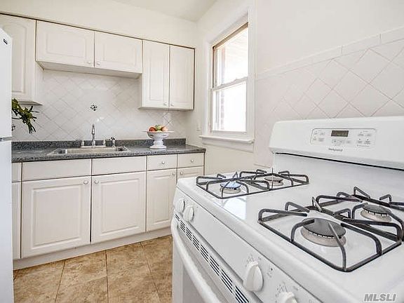 4th image of 22 Stephen Oval APT D