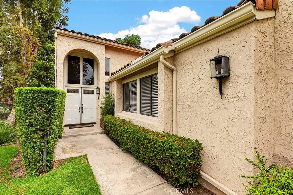 3 bed, 2010 sqft, $4,200 — Photo 3