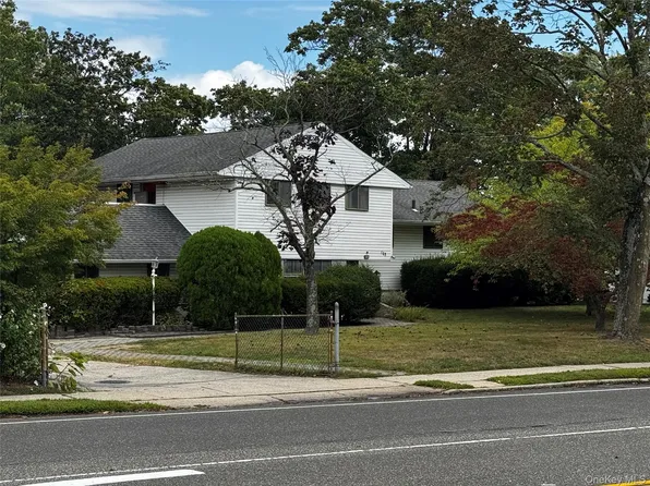 149 Phelps Lane, North Babylon, NY 11703