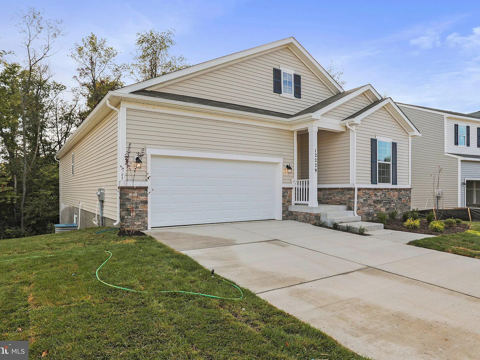 3 bed, 2.0 bath, 3770 sqft, $2,675 — Photo 4