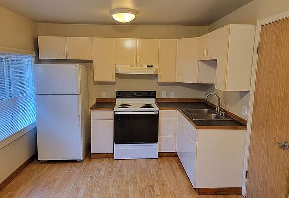 4th image of 3902 255th St E APT 3