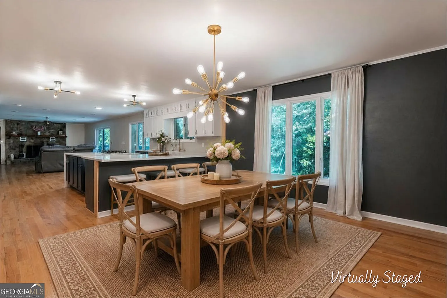 5 bed, 4.5 bath, 6107 sqft, $2,500 — Photo 2