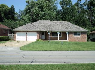 2010 S Lone Pine Ave, Springfield, MO 65804