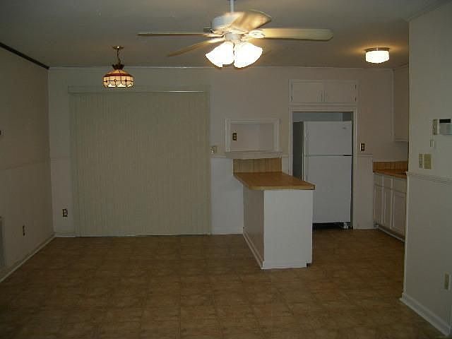 2nd image of 3794 Roswell Dr