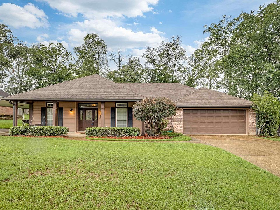 1st image of 104 Pin Oak Dr