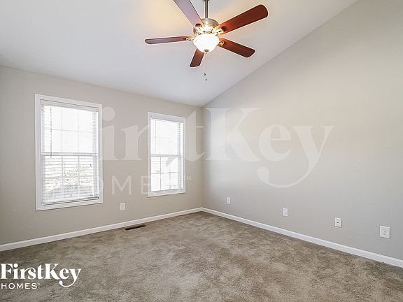 3rd image of 950 Buckhorn Ct