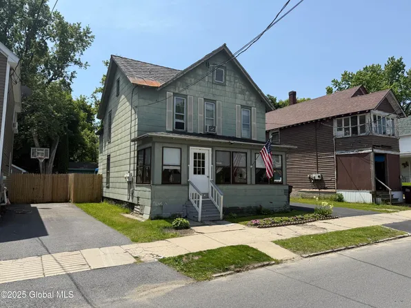 32 5th Avenue, Gloversville, NY 12078