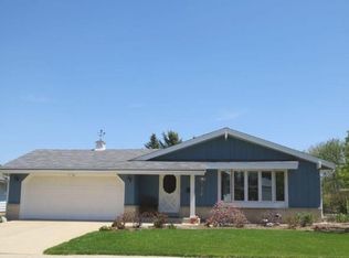6090 Tulip Ln, Greendale, WI 53129