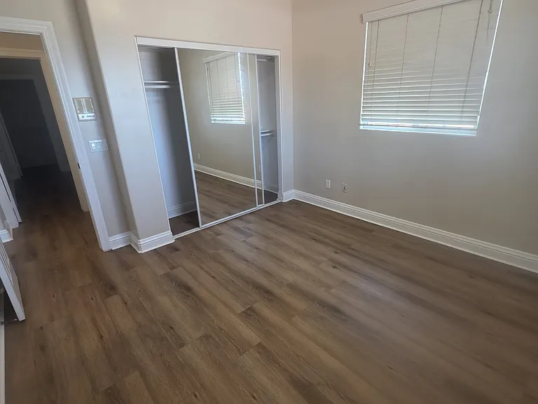 upstairs bedroom with out bathroom