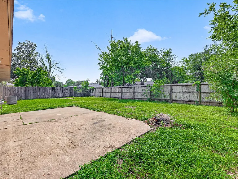 2310 Woodwind Dr — Photo 39