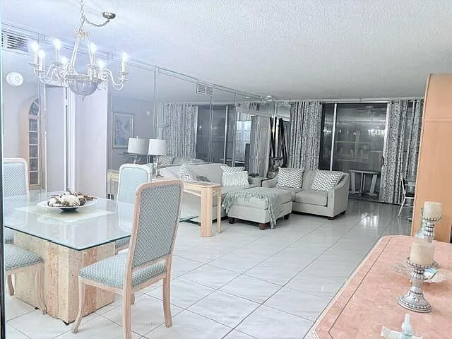 2 bed, 2.0 bath, 1100 sqft, $1,900 — Photo 2