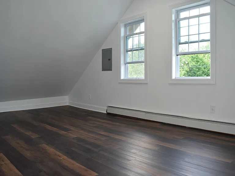 210 Dickinson Rd — Photo 6