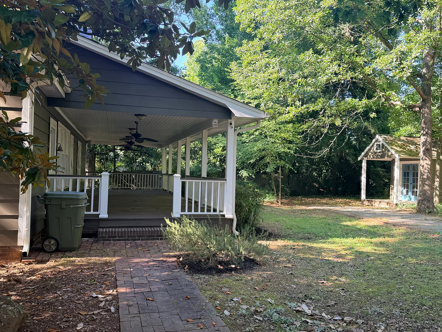 3 bed, 2400 sqft, $2,600 — Photo 4