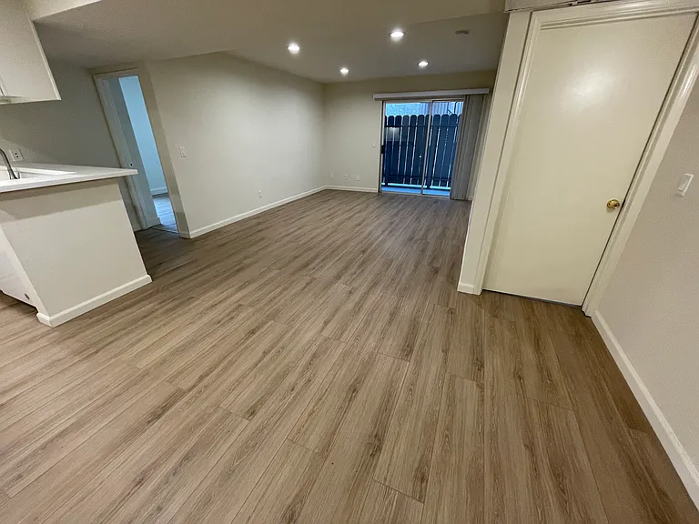 1051 Justin Ave — Photo 8