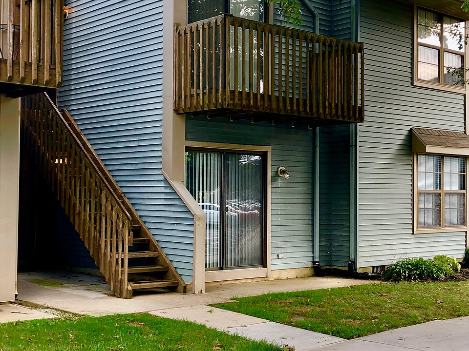 261 BARCLAY COURT 1ST FLOOR