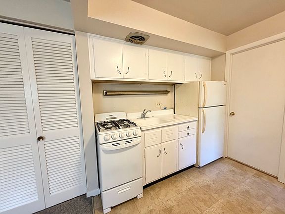 5th image of 2404 Banning Rd #5