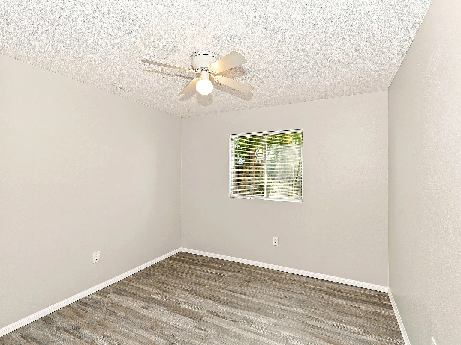 4214 Southampton Ct — Photo 4