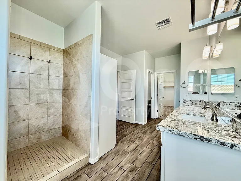 1312 E Gemini Pl — Photo 32