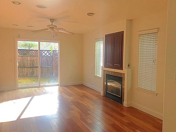 3rd image of 999 La Costa Ct