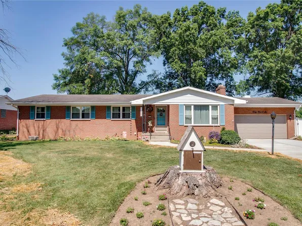 3306 Morkel Dr, Godfrey, IL 62035