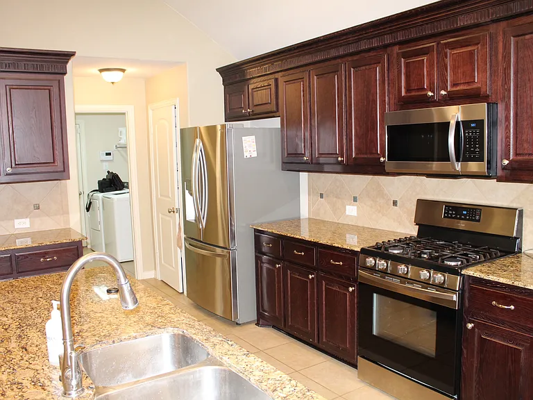 8100 Mountain Cedar Dr — Photo 10