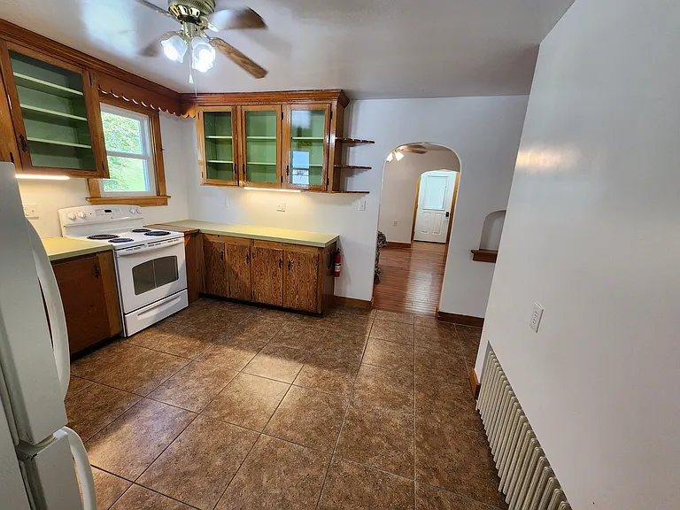 105 N Highland St — Photo 4