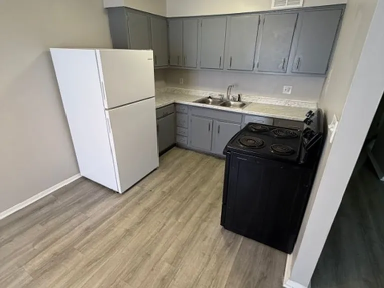 Naveen Pine Apartments — Photo 14