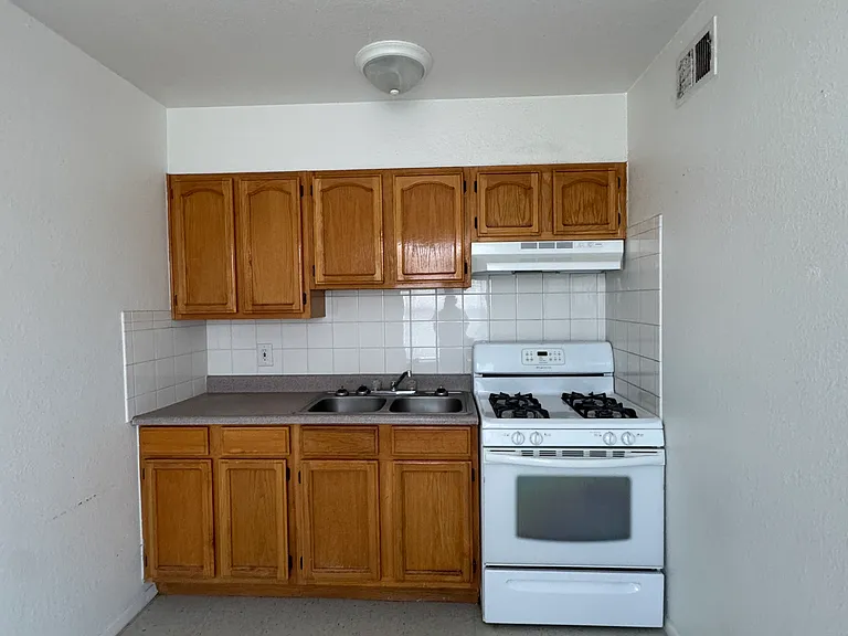 6250 Partello St #5 — Photo 4