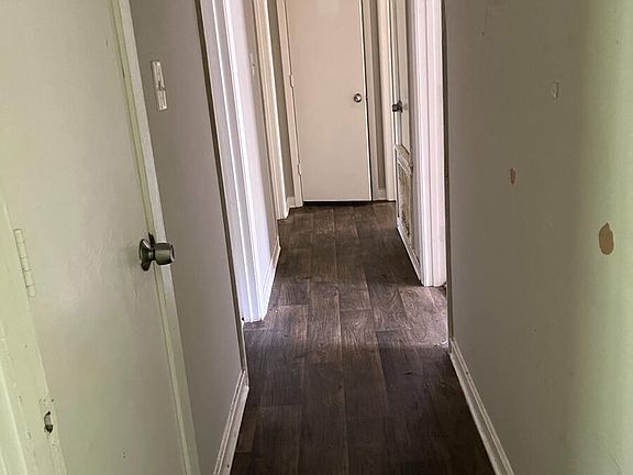 2nd image of 2915 Longwood Dr