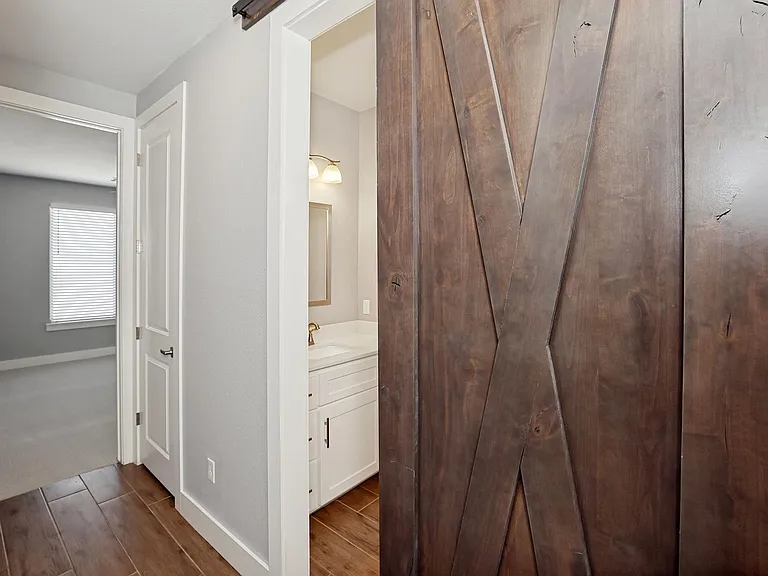 9240 Highland Springs Dr — Photo 35