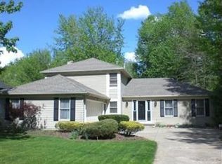8355 Old Post Rd, Olmsted Falls, OH 44138