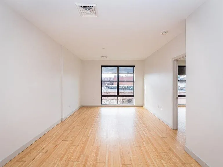 West Square Apartments — Photo 125