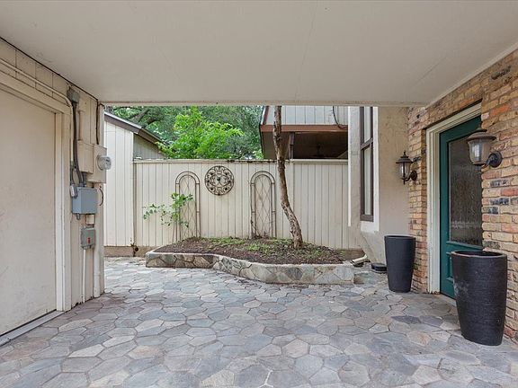 5th image of 4312 Village Oak Dr