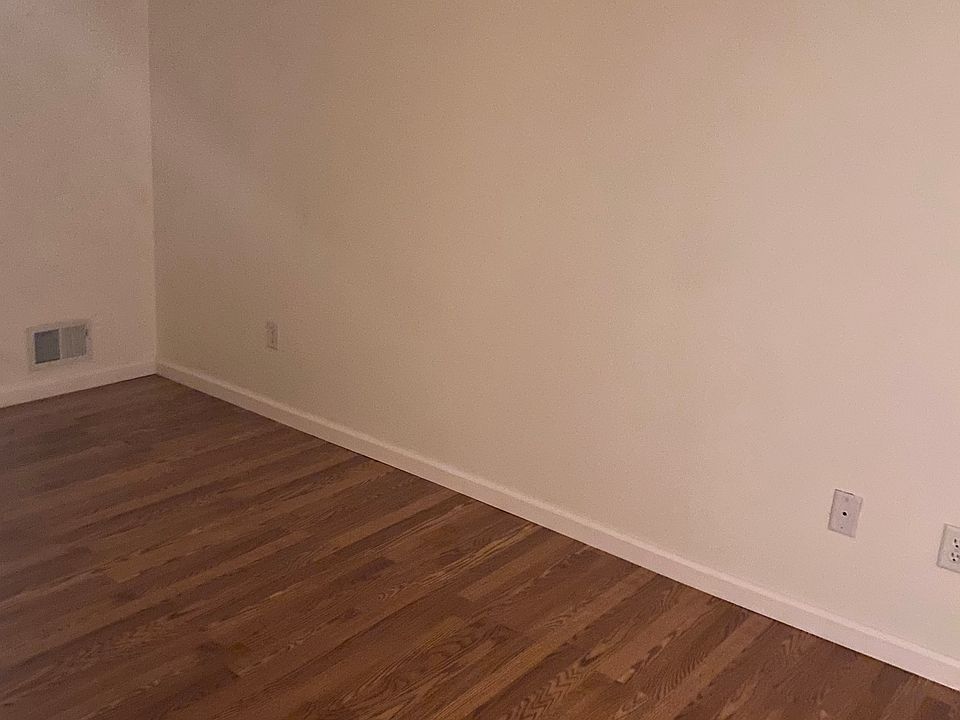 2nd image of 123 Amity Pl #2