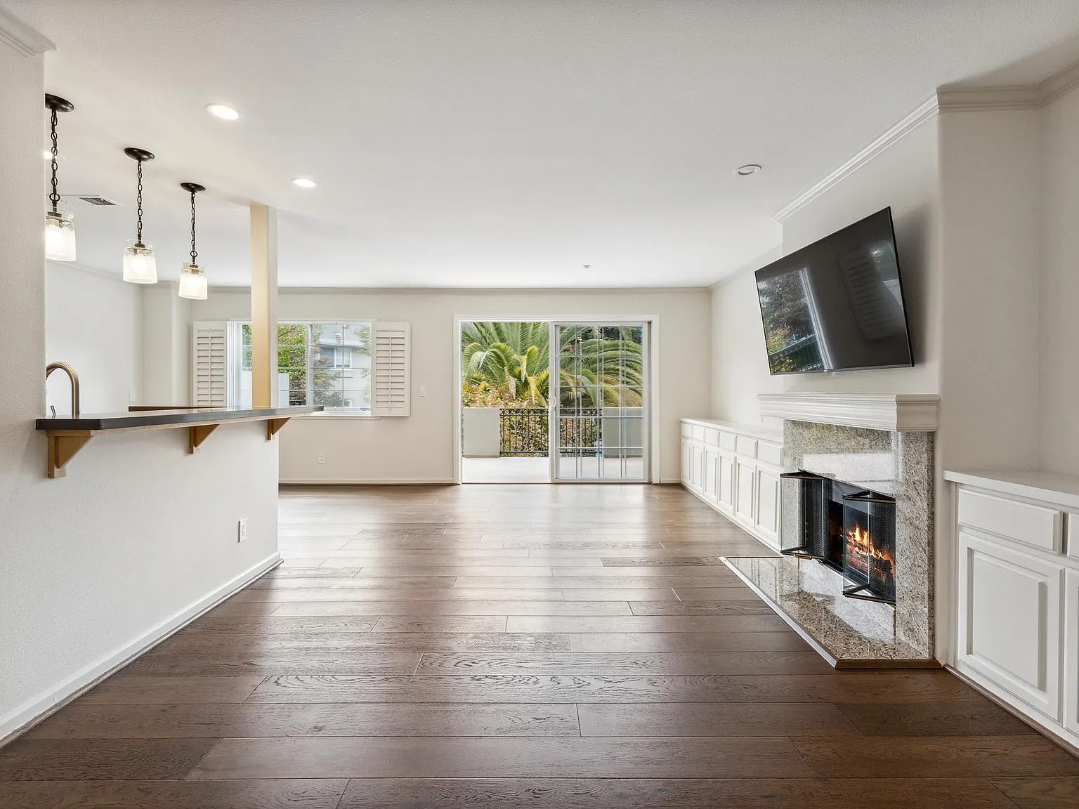 2 bed, 1041 sqft, $4,750 — Photo 4