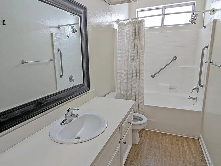 912 N Croft Ave #103 — Photo 13