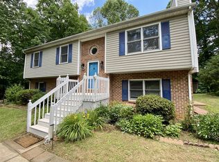 102 Colonial Ct, Forest, VA