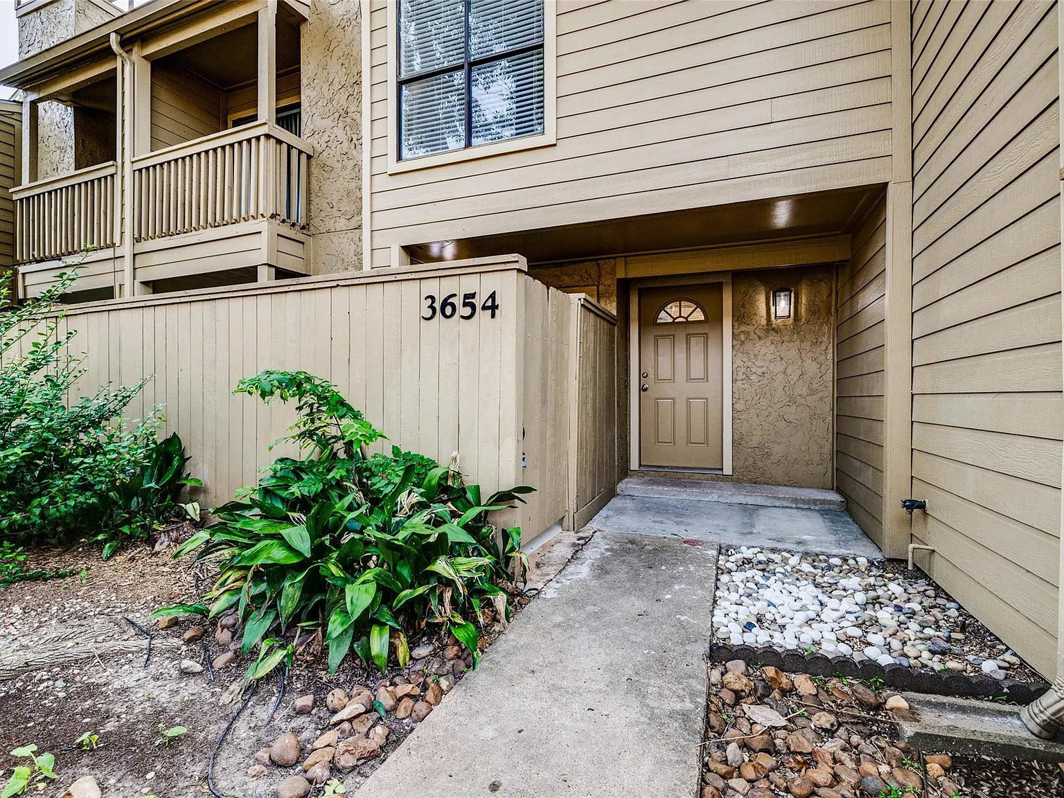 2 bed, 1.5 bath, 1148 sqft, $1,600 — Photo 4