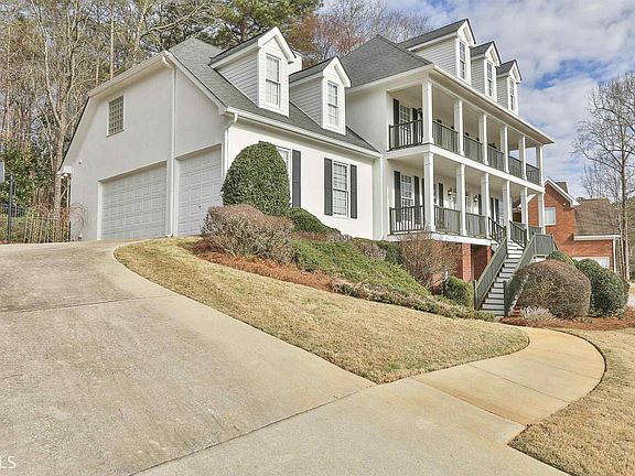 3rd image of 122 Interlochen Dr