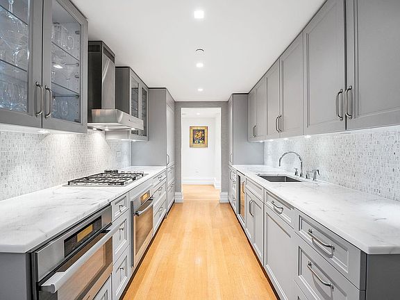 3rd image of 140 E 63rd St #5DG