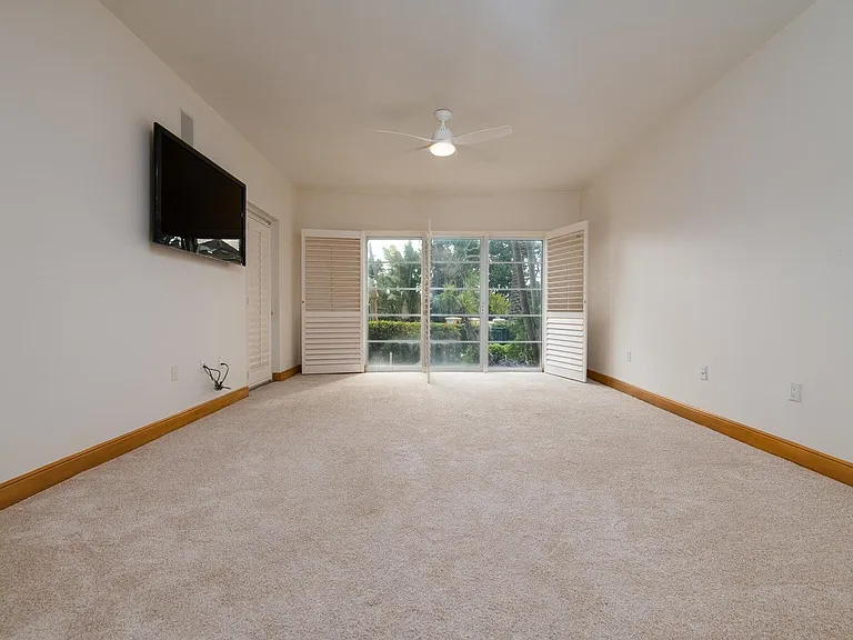 1228 Hillsboro Mile #103 — Photo 9