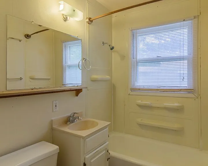 2204 Green Ave — Photo 12