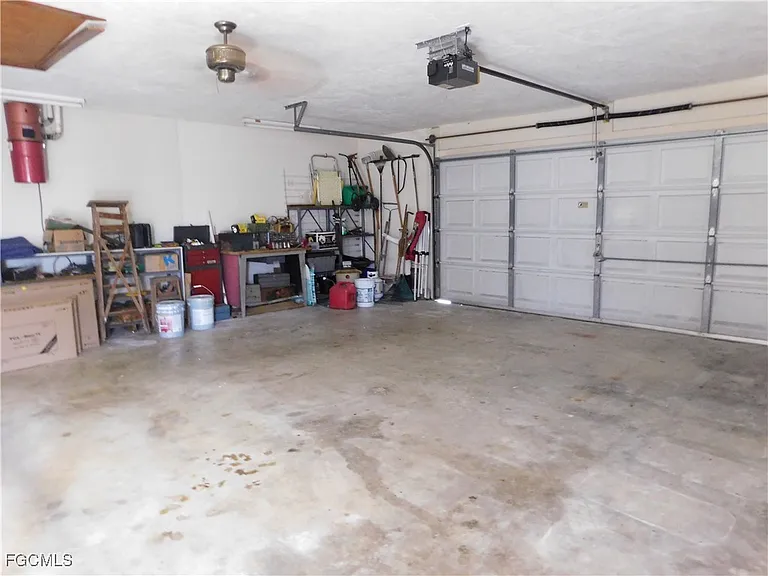 904 SE 18th St — Photo 31