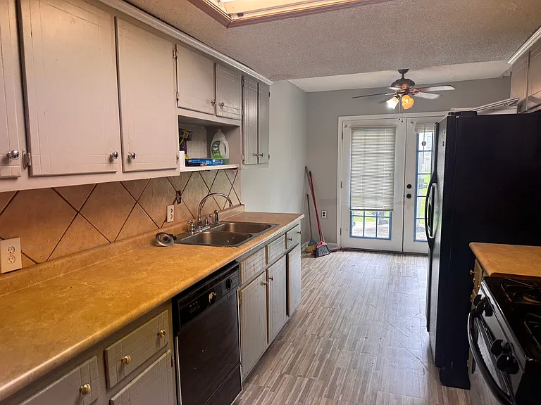 2703 Rainbow Dr — Photo 2