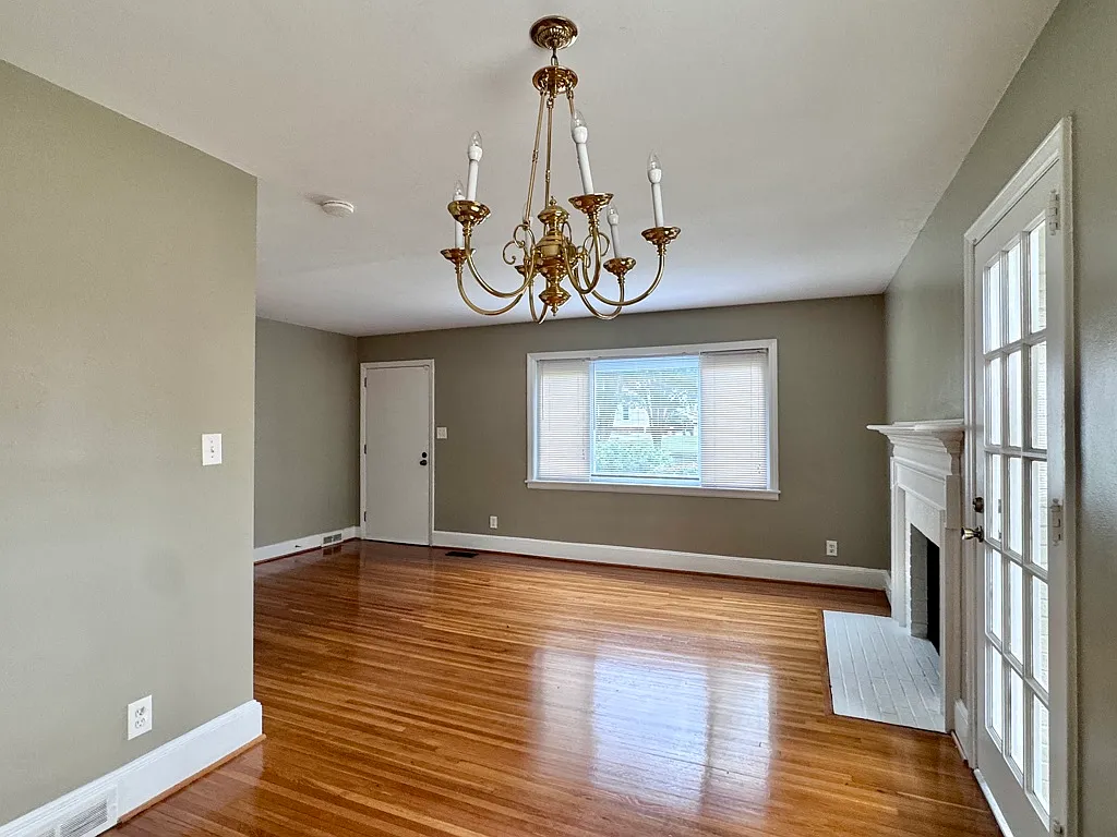 Spacious 4BR Home in Charlotte's Historic McCrorey Heights — Photo 4