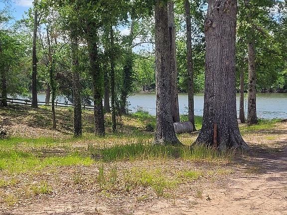 2nd image of 4695 Lynn Winnon Rd