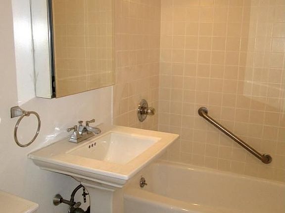 3rd image of 319 W 12th St